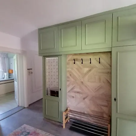 Haus Gruenwald شقة